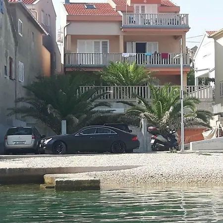 Apartmani Kali Apartament *